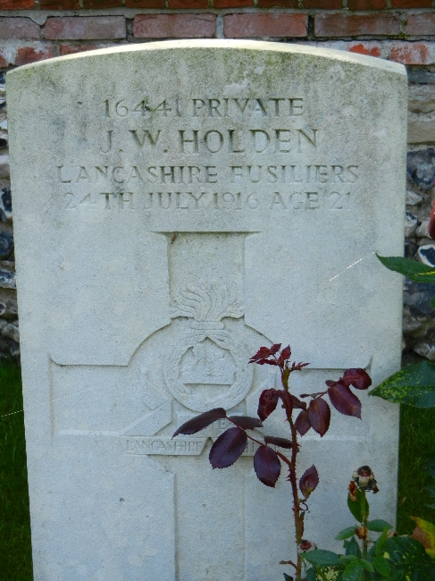 Images/z28 - Quary Cemetery, The Somme (near Moutauban de Picadi).jpg
